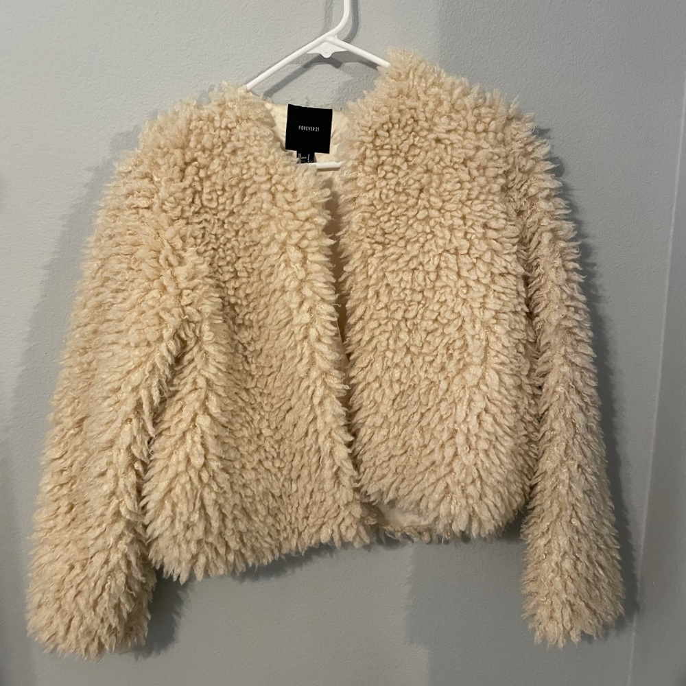 Forever 21 women’s cozy cream crop length Sherpa Jacket